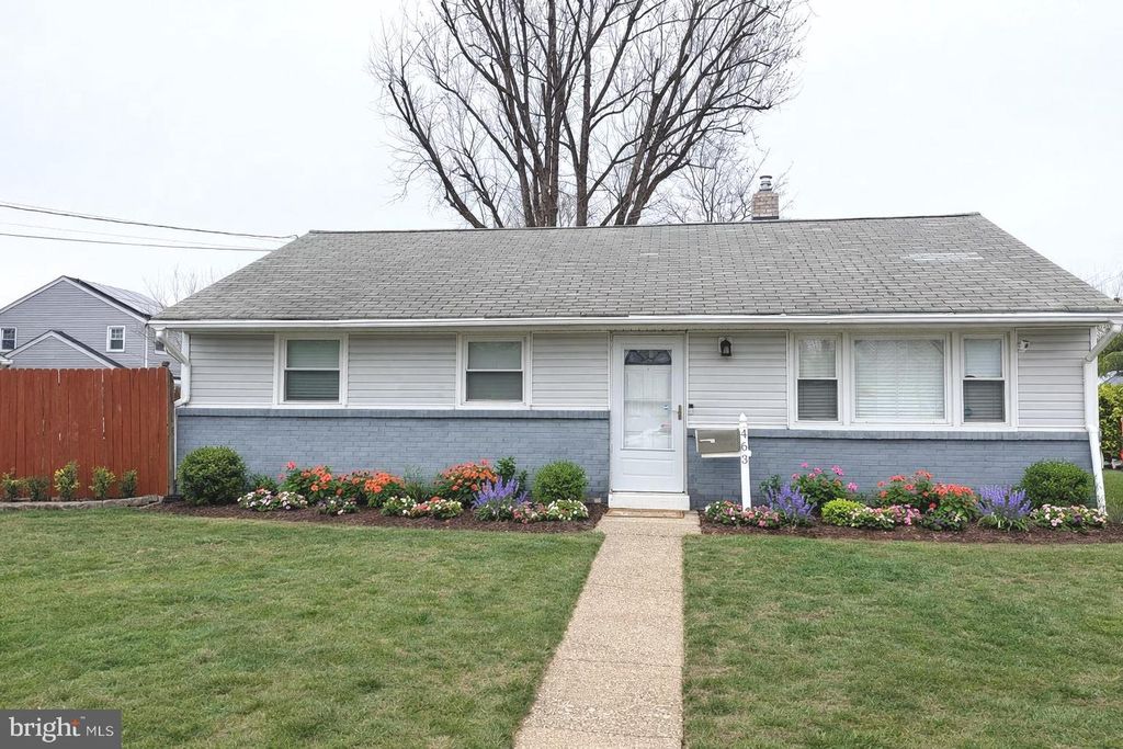 463 COLONIAL RD, Bellmawr, NJ 08031