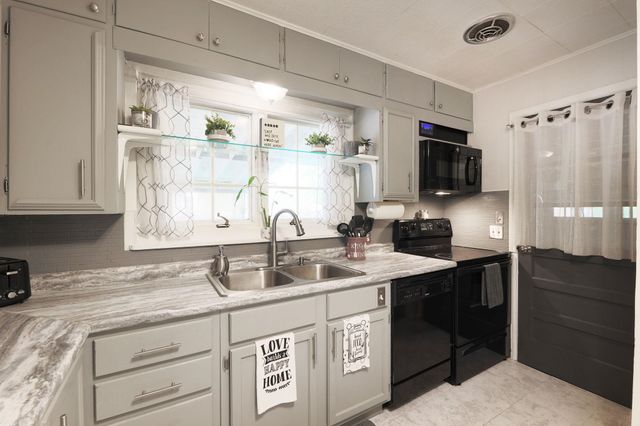 3619 E 9th St N, Wichita, KS 67208