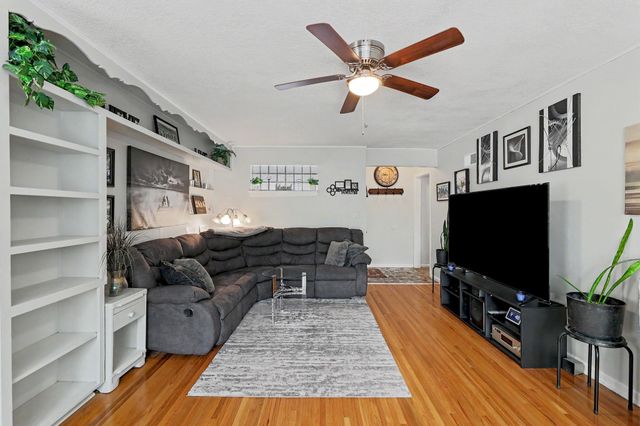 3619 E 9th St N, Wichita, KS 67208