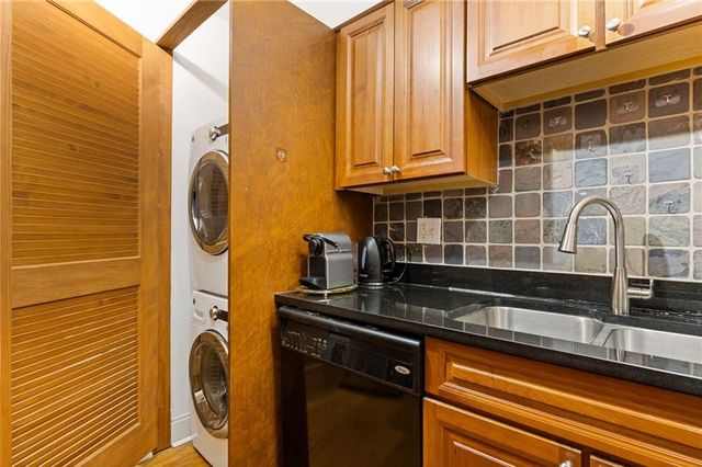 2479 Peachtree NE Road 402, Atlanta, GA 30305