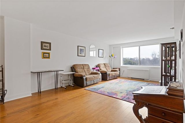 2479 Peachtree NE Road 402, Atlanta, GA 30305