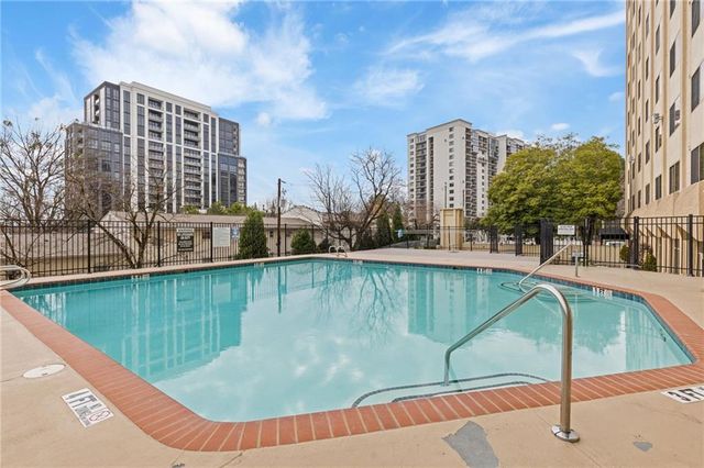 2479 Peachtree NE Road 402, Atlanta, GA 30305