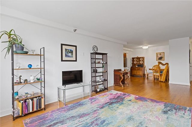 2479 Peachtree NE Road 402, Atlanta, GA 30305