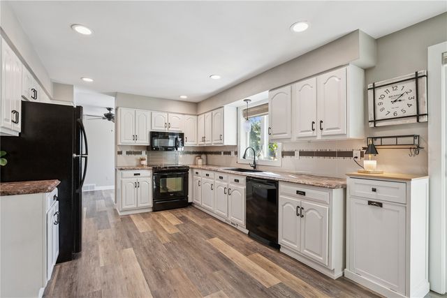 1596 Sunrise Drive NE, Solon, IA 52333