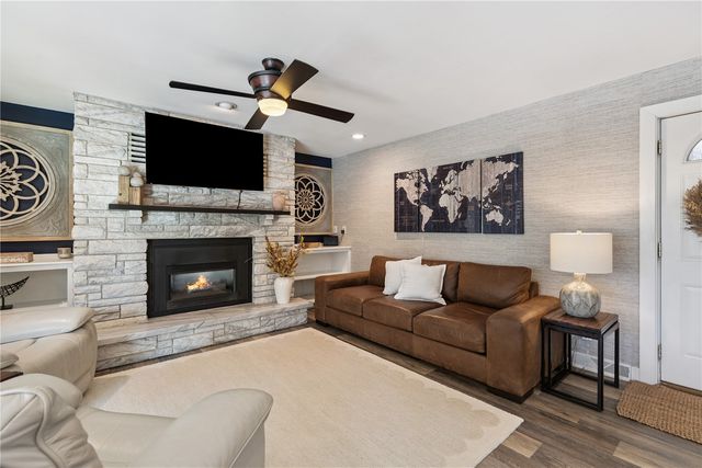 1596 Sunrise Drive NE, Solon, IA 52333