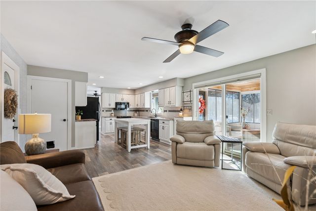 1596 Sunrise Drive NE, Solon, IA 52333