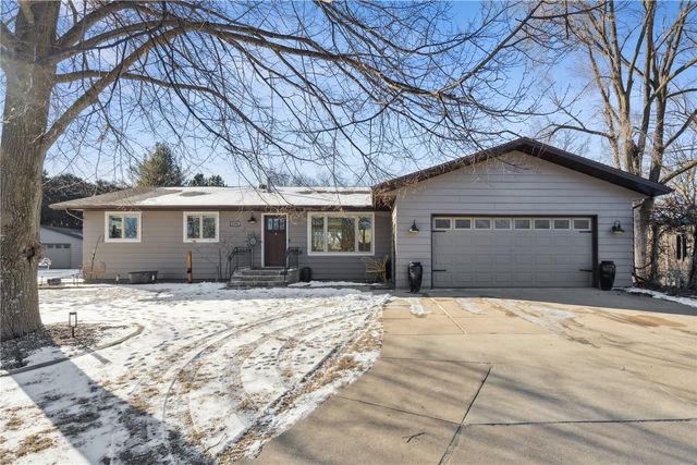 1596 Sunrise Drive NE, Solon, IA 52333