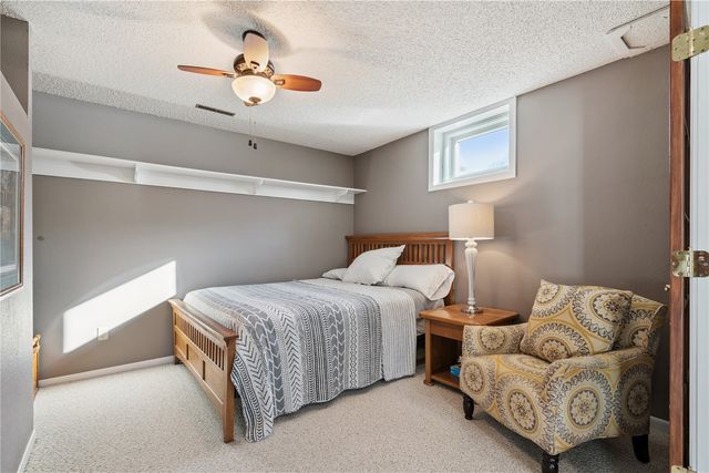 1596 Sunrise Drive NE, Solon, IA 52333