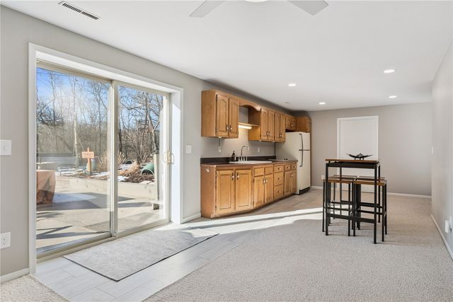 1596 Sunrise Drive NE, Solon, IA 52333