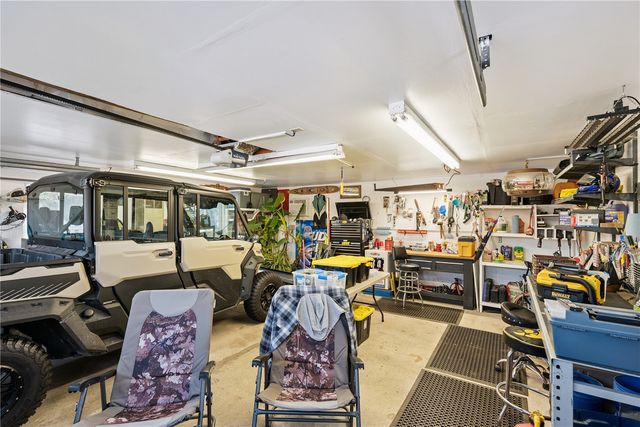 1596 Sunrise Drive NE, Solon, IA 52333