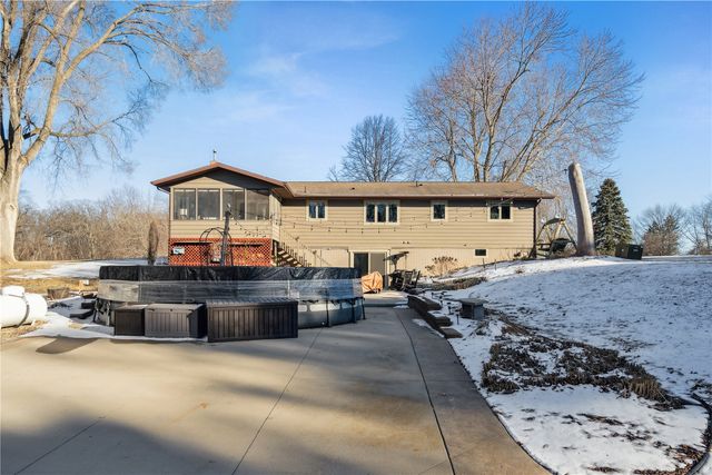 1596 Sunrise Drive NE, Solon, IA 52333