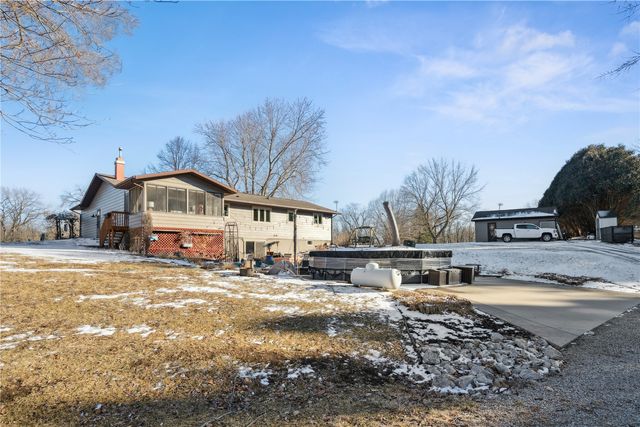 1596 Sunrise Drive NE, Solon, IA 52333