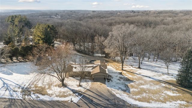 1596 Sunrise Drive NE, Solon, IA 52333