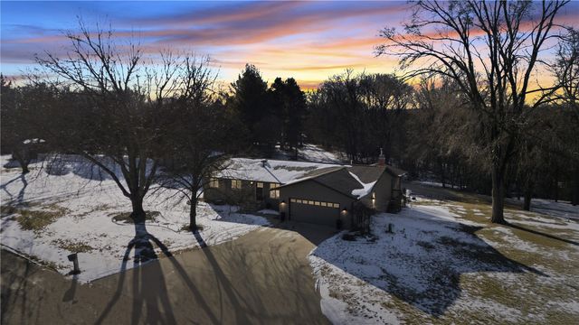 1596 Sunrise Drive NE, Solon, IA 52333