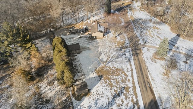 1596 Sunrise Drive NE, Solon, IA 52333