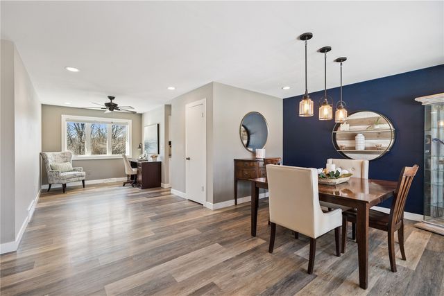 1596 Sunrise Drive NE, Solon, IA 52333