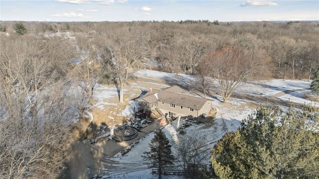 1596 Sunrise Drive NE, Solon, IA 52333