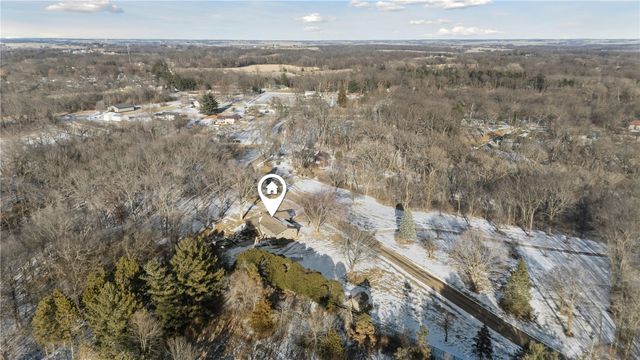 1596 Sunrise Drive NE, Solon, IA 52333