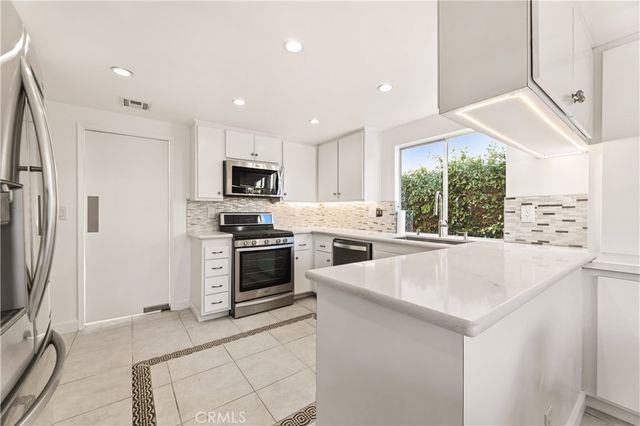 7620 Rudnick Avenue, Canoga Park, CA 91304