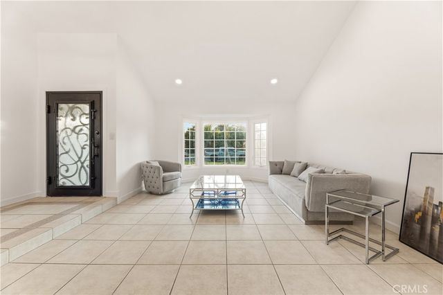 7620 Rudnick Avenue, Canoga Park, CA 91304