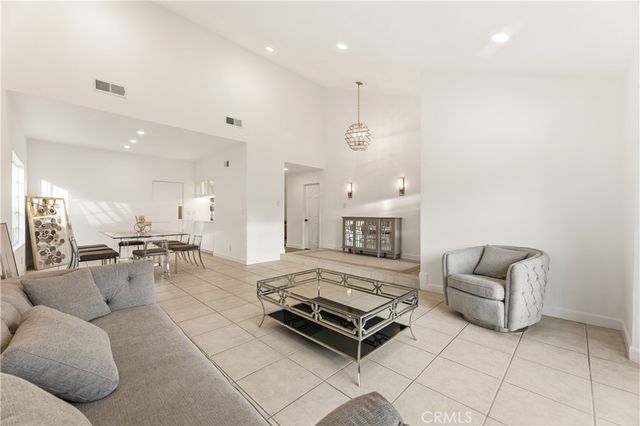 7620 Rudnick Avenue, Canoga Park, CA 91304