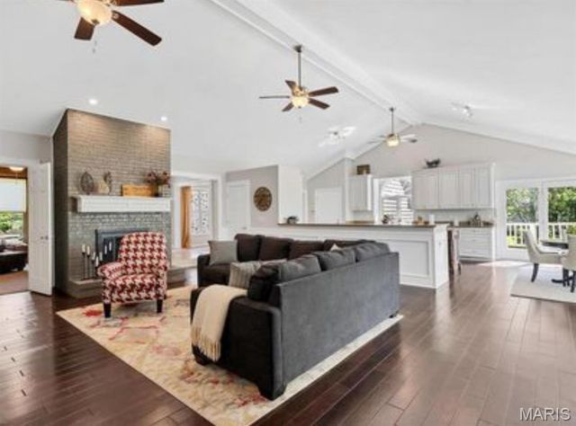 1217 Grey Fox Run, Weldon Spring, MO 63304
