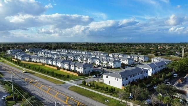 4611 NW 118th Avenue, Coral Springs, FL 33076