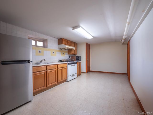 7618 172nd Street, Fresh Meadows, NY 11366