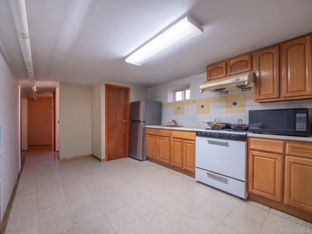 7618 172nd Street, Fresh Meadows, NY 11366