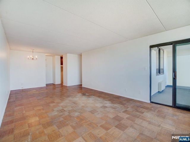 250 Gorge Road 18E, Cliffside Park, NJ 07010