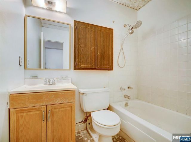 250 Gorge Road 18E, Cliffside Park, NJ 07010