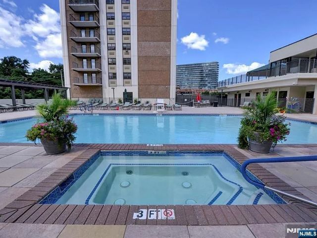 250 Gorge Road 18E, Cliffside Park, NJ 07010