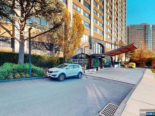 250 Gorge Road 18E, Cliffside Park, NJ 07010