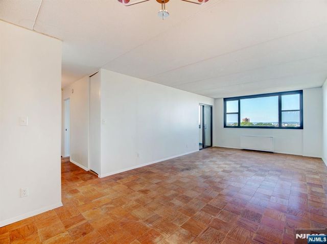 250 Gorge Road 18E, Cliffside Park, NJ 07010