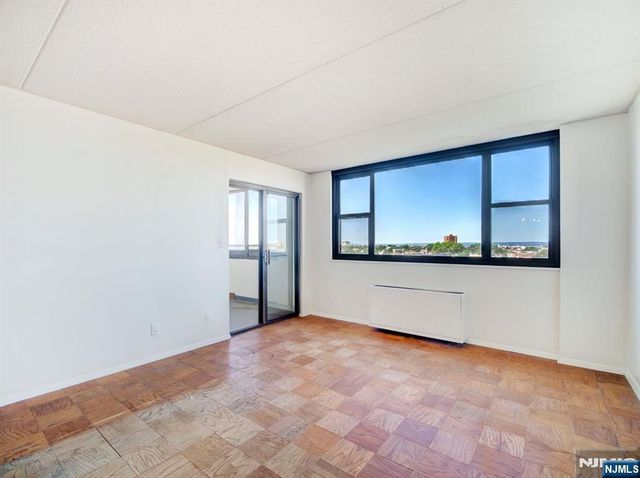 250 Gorge Road 18E, Cliffside Park, NJ 07010