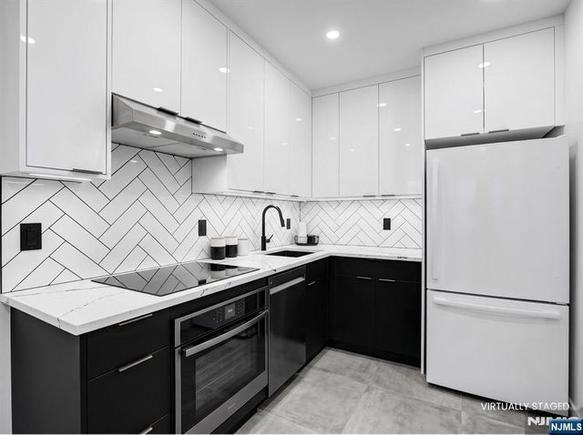 250 Gorge Road 18E, Cliffside Park, NJ 07010