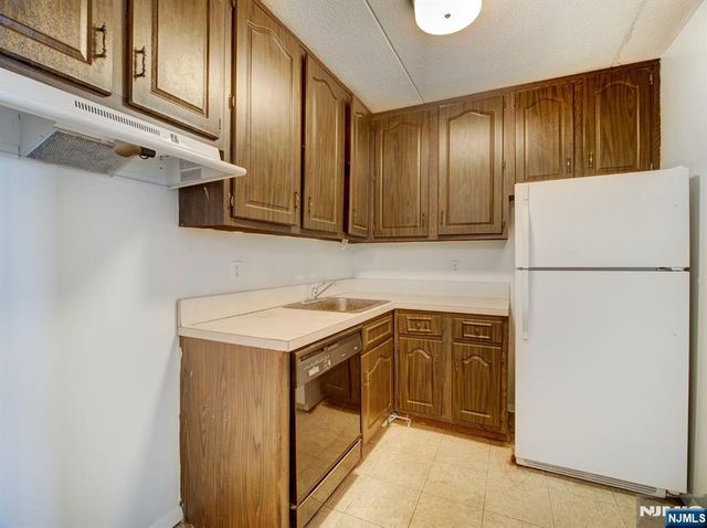 250 Gorge Road 18E, Cliffside Park, NJ 07010