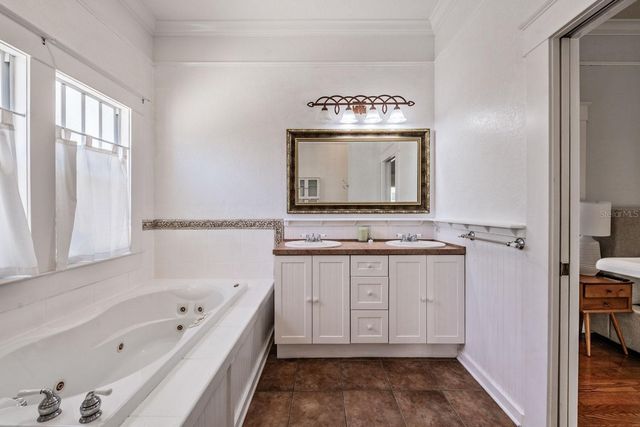 5804 N 9TH STREET, Tampa, FL 33604