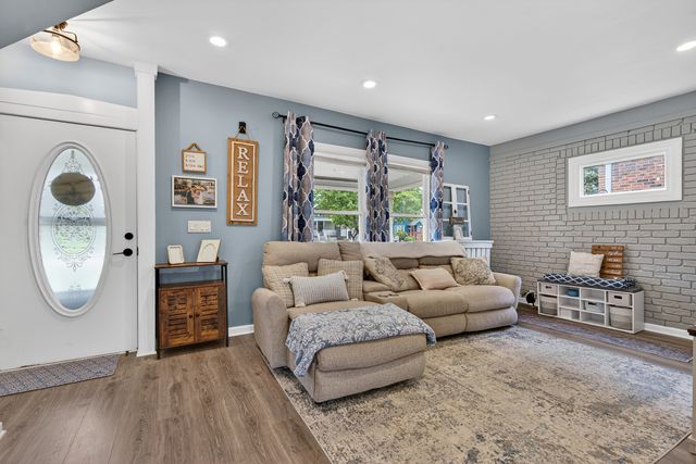 29 N Ahrens Avenue, Lombard, IL 60148