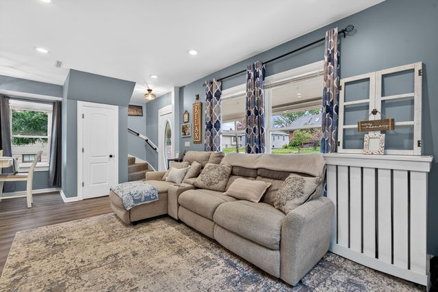 29 N Ahrens Avenue, Lombard, IL 60148