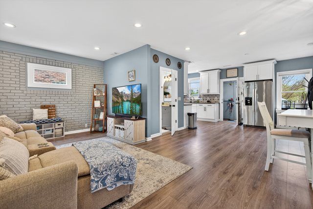 29 N Ahrens Avenue, Lombard, IL 60148
