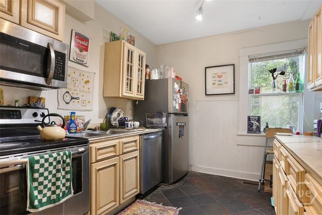 2304 E Reynolds Street, Savannah, GA 31401