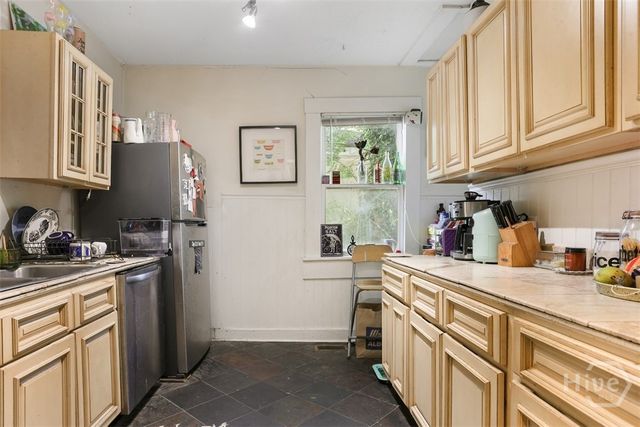 2304 E Reynolds Street, Savannah, GA 31401
