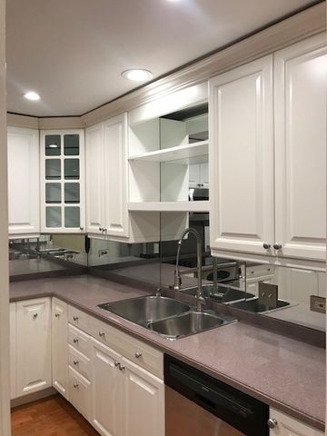 680 N Lake Shore Drive 711, Chicago, IL 60611
