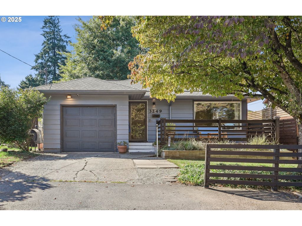 3249 Ne 111TH Dr, Portland, OR 97220