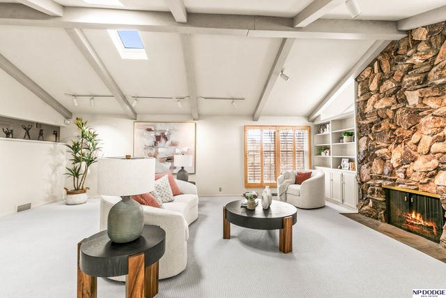 8731 Douglas Street, Omaha, NE 68114