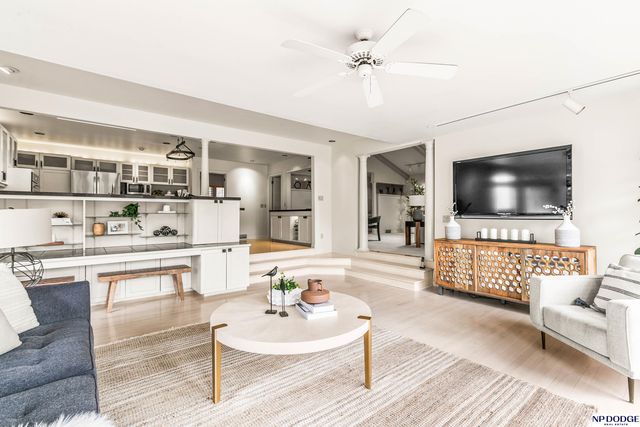 8731 Douglas Street, Omaha, NE 68114