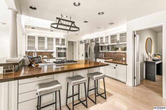 8731 Douglas Street, Omaha, NE 68114