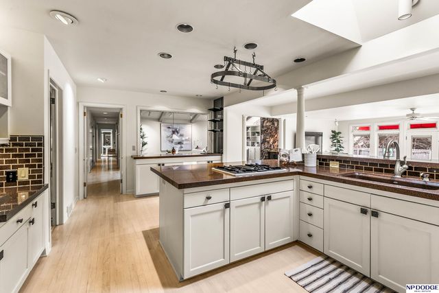 8731 Douglas Street, Omaha, NE 68114