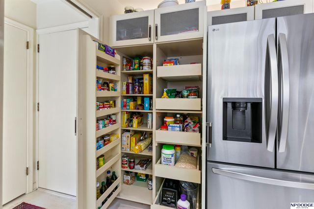 8731 Douglas Street, Omaha, NE 68114